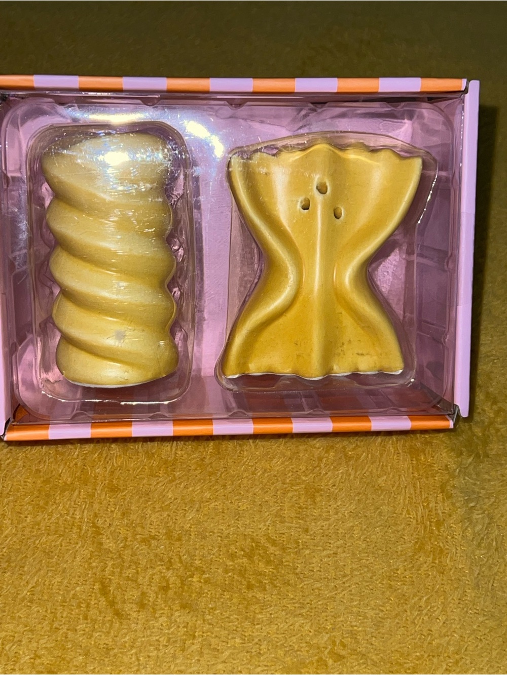 Pasta Night Bowtie and Corkscrew Salt & Pepper Shaker‎